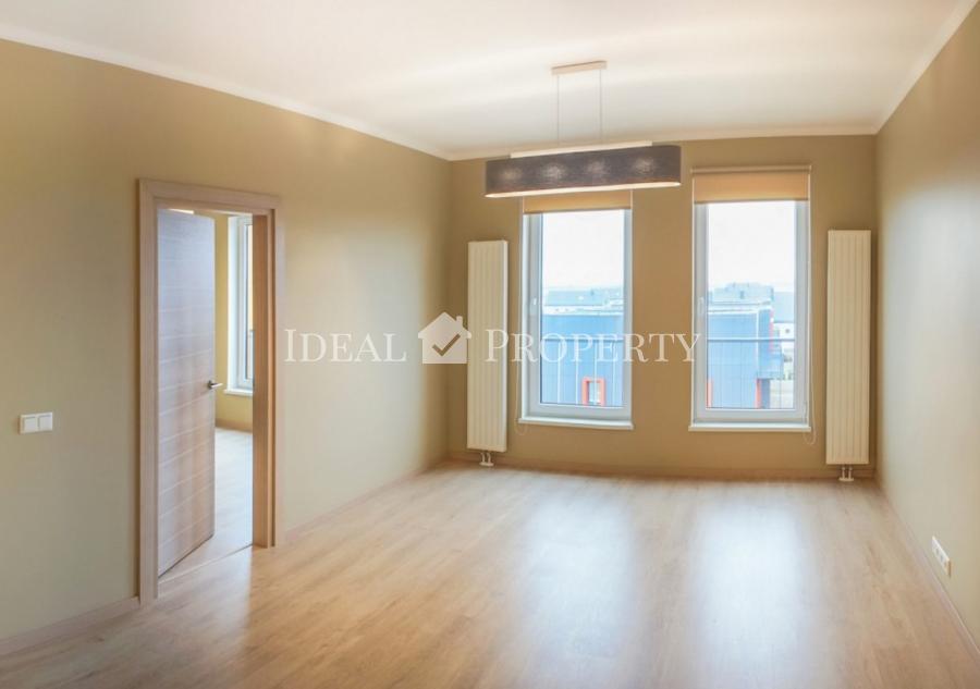 Двухкомнатная квартира с видом на прекрасный закат.