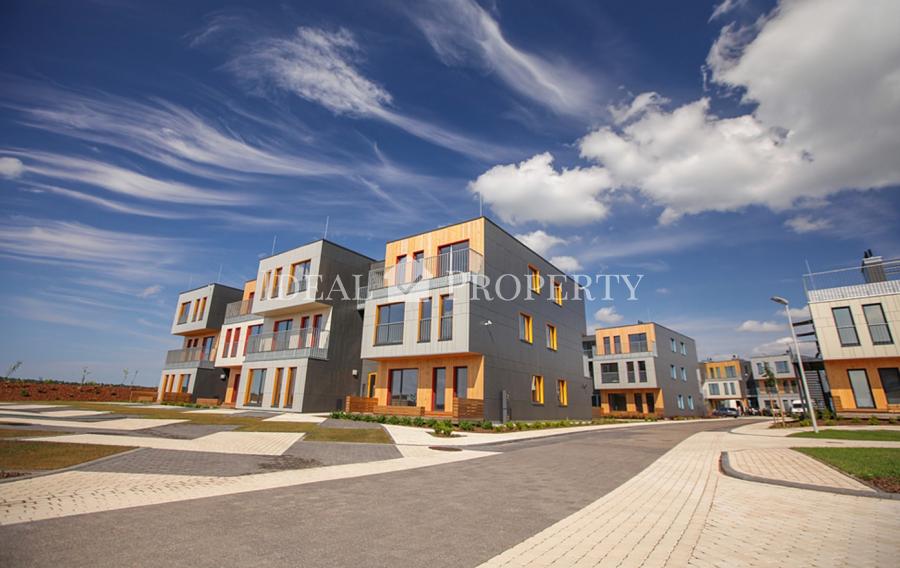 Двухкомнатная квартира с видом на прекрасный закат.