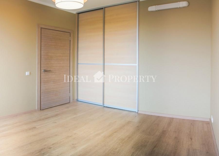 Двухкомнатная квартира с видом на прекрасный закат.