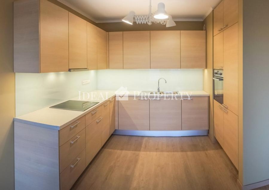 Двухкомнатная квартира с видом на прекрасный закат.