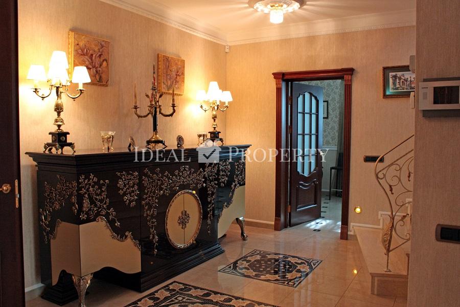 Piedāvājam nomai un pārdošanai privātmāju Zolitude.