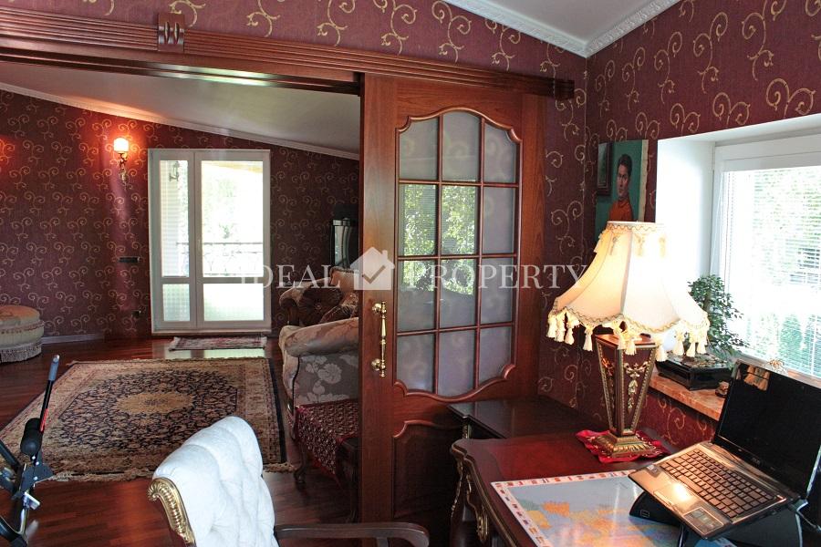 Piedāvājam nomai un pārdošanai privātmāju Zolitude.