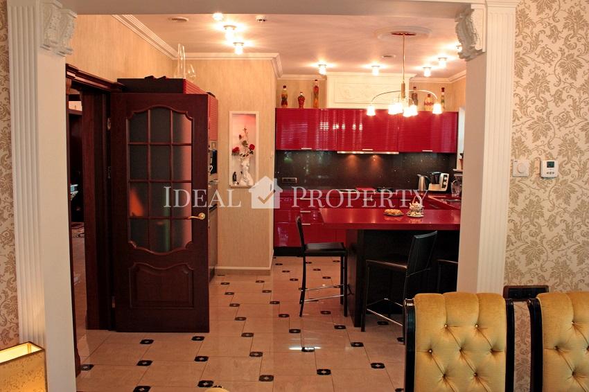 Piedāvājam nomai un pārdošanai privātmāju Zolitude.