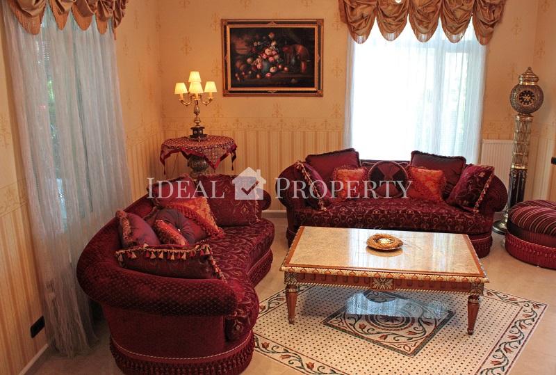 Piedāvājam nomai un pārdošanai privātmāju Zolitude.