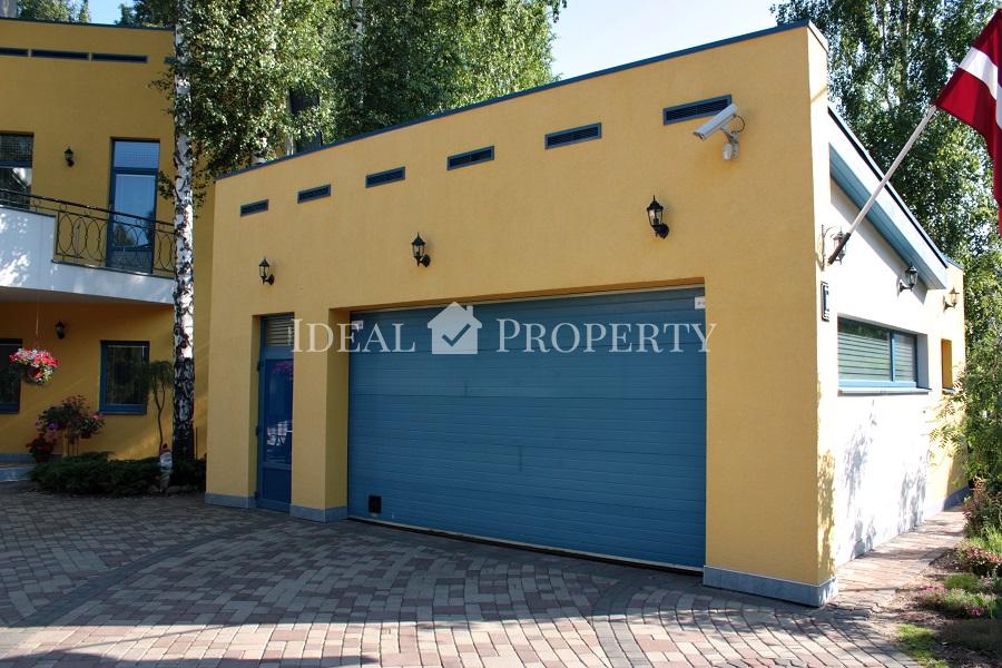 Piedāvājam nomai un pārdošanai privātmāju Zolitude.