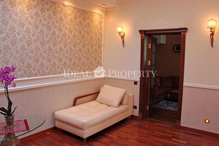 Piedāvājam nomai un pārdošanai privātmāju Zolitude.