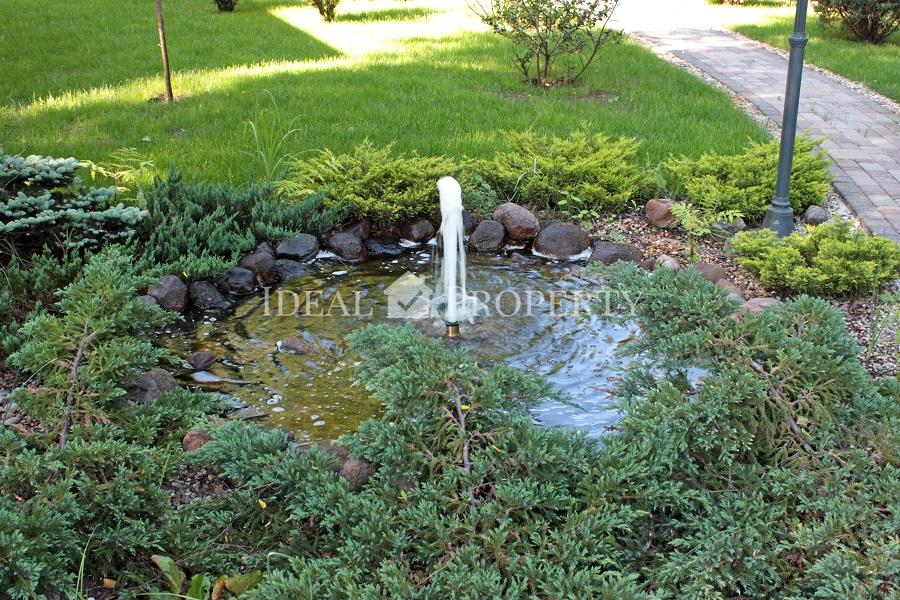 Piedāvājam nomai un pārdošanai privātmāju Zolitude.