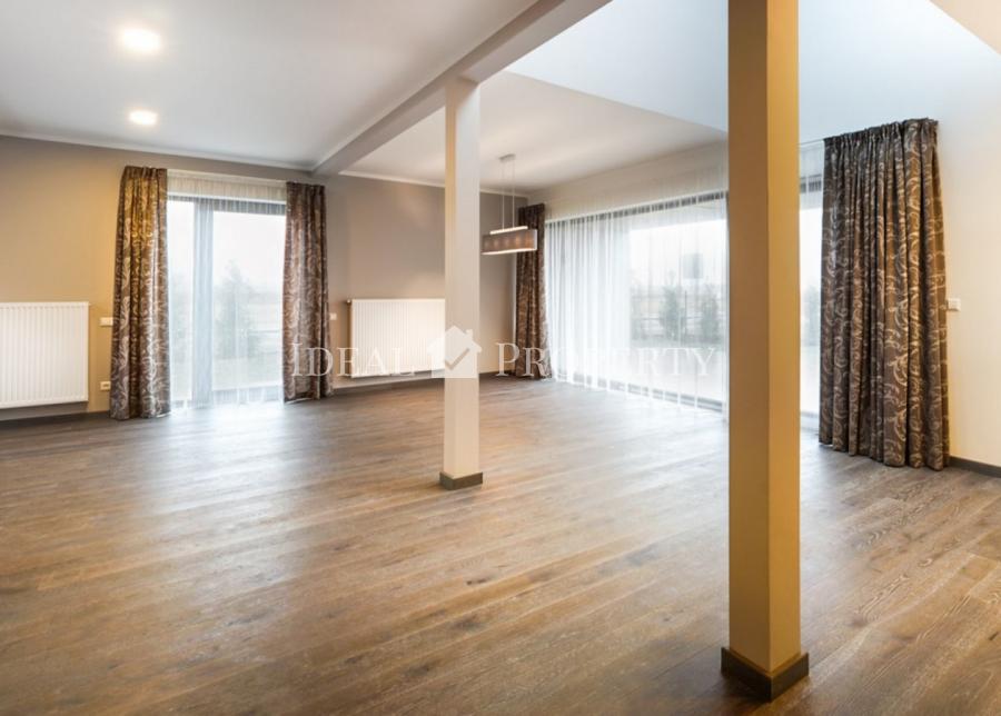 We are offering a luxurious two-storey villa with a complete Premium finish.