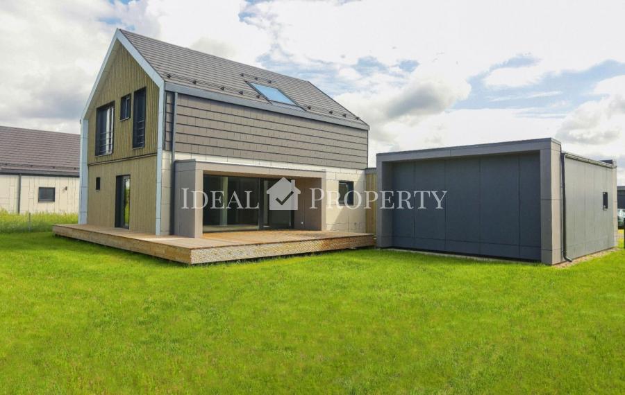 We are offering a luxurious two-storey villa with a complete Premium finish.