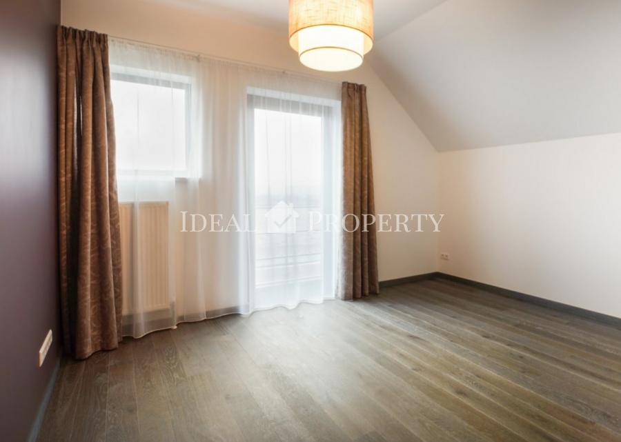 We are offering a luxurious two-storey villa with a complete Premium finish.