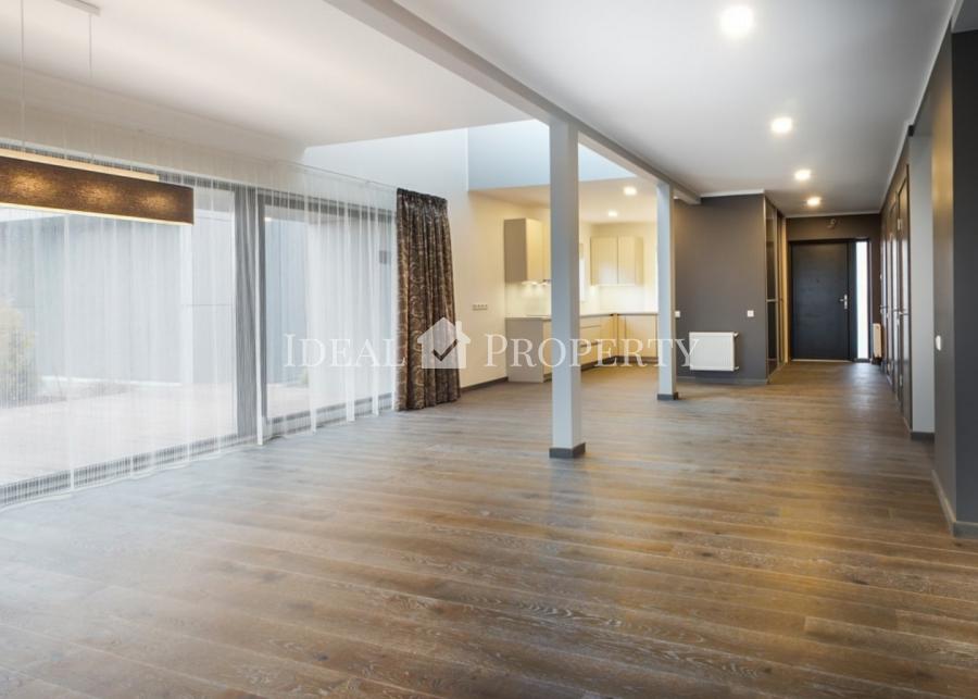 We are offering a luxurious two-storey villa with a complete Premium finish.