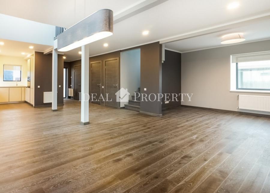 We are offering a luxurious two-storey villa with a complete Premium finish.