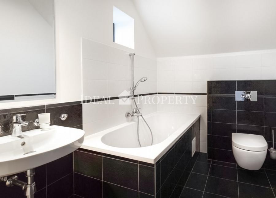 We are offering a luxurious two-storey villa with a complete Premium finish.