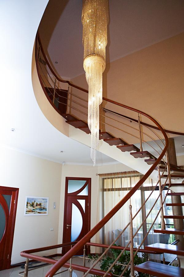 On the shore of the lake  for sale A mansion with direct access to the lake.