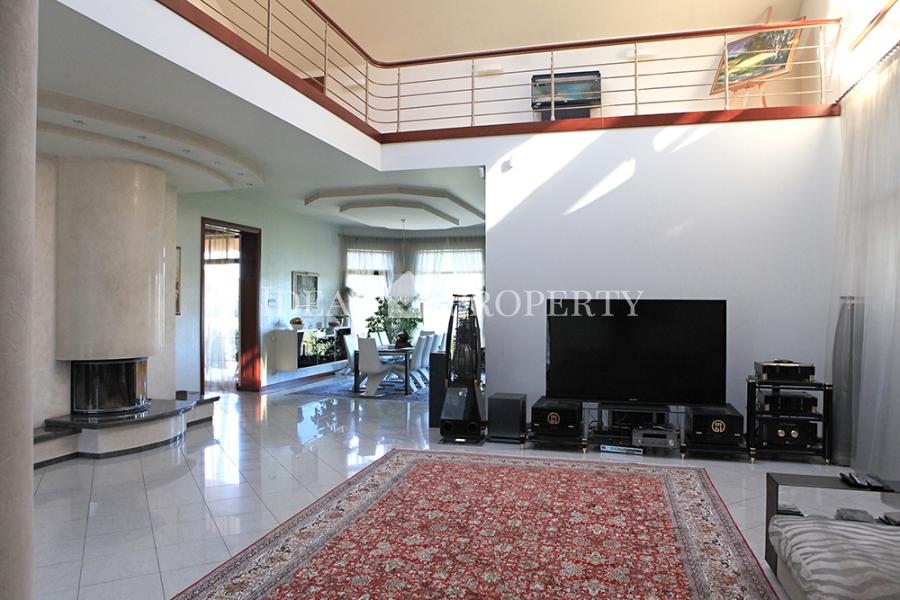 On the shore of the lake  for sale A mansion with direct access to the lake.