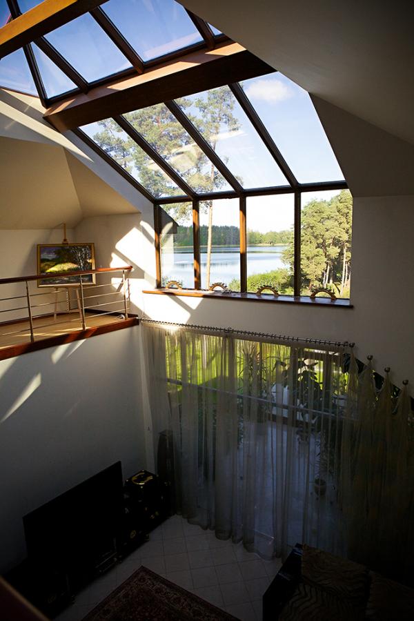 On the shore of the lake  for sale A mansion with direct access to the lake.