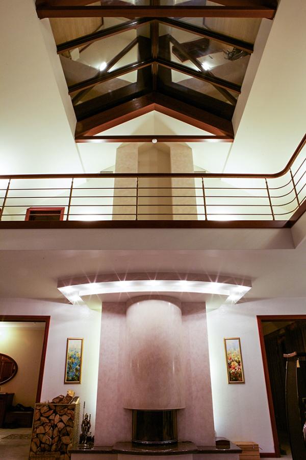 On the shore of the lake  for sale A mansion with direct access to the lake.