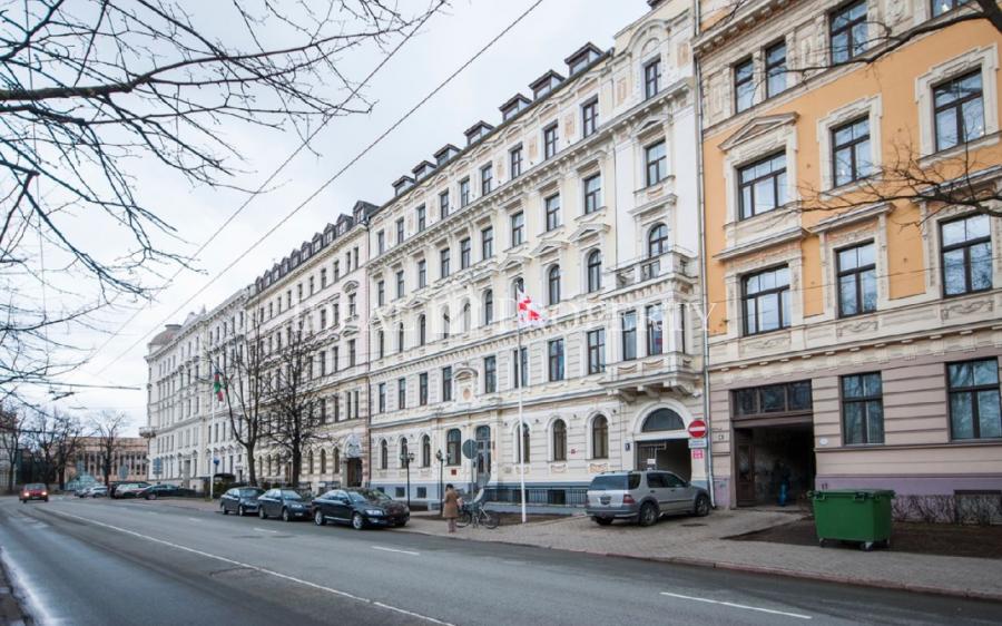 A cozy, fully-equipped and ready-to-live 3-bedroom apartment in the very heart of Riga.