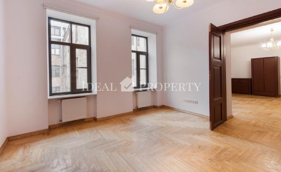 A cozy, fully-equipped and ready-to-live 3-bedroom apartment in the very heart of Riga.