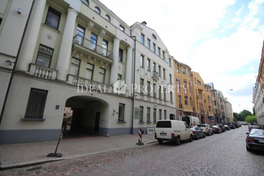 Classical style office in the embassy district  at Vilandes street.