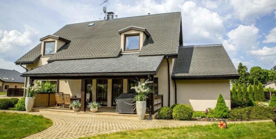 Piedāvājam īrēt lielisku īpašumu vienā no Rīgas zaļākajiem rajoniem - Berģos, klusā ieliņā.