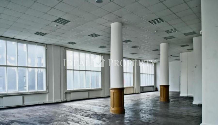 Commercial building in the center of Riga, suitable for various business profiles.