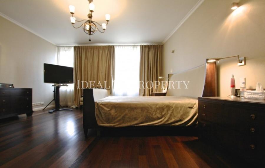 Exclusive apartment on 2 floors that is located in a prestige house in Blaumana Street, in a quiet center of Riga. 