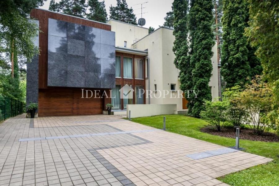 In offer for long term rent a spacious and modern residence at the centre of Jurmala. 