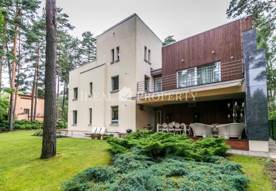 In offer for long term rent a spacious and modern residence at the centre of Jurmala. 