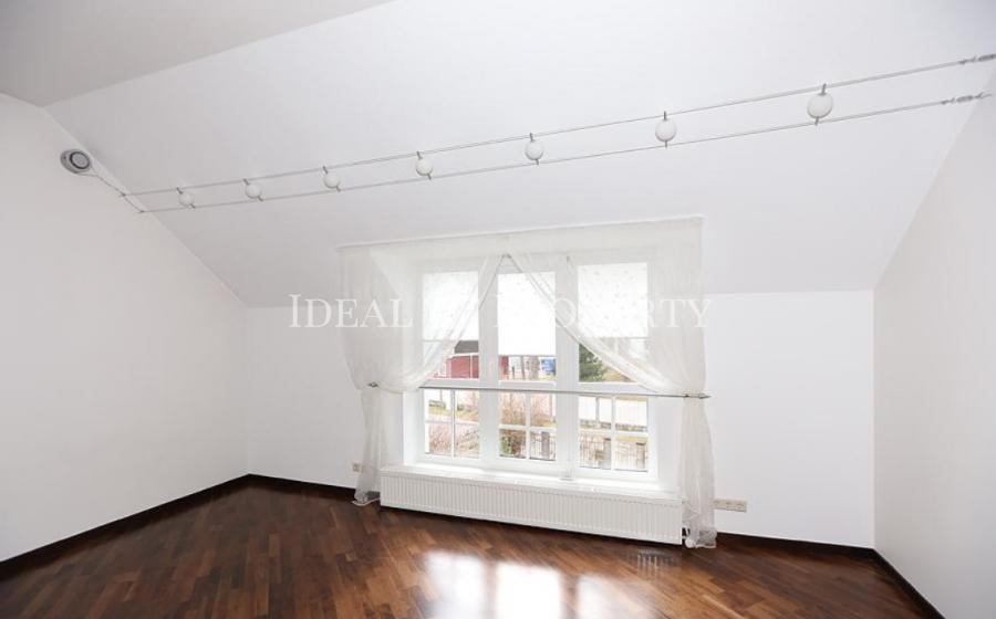 Предлагаем в долгосрочную аренду частный дом на 1-й линии с видом на сосны, дюны.