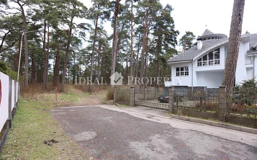 Предлагаем в долгосрочную аренду частный дом на 1-й линии с видом на сосны, дюны.