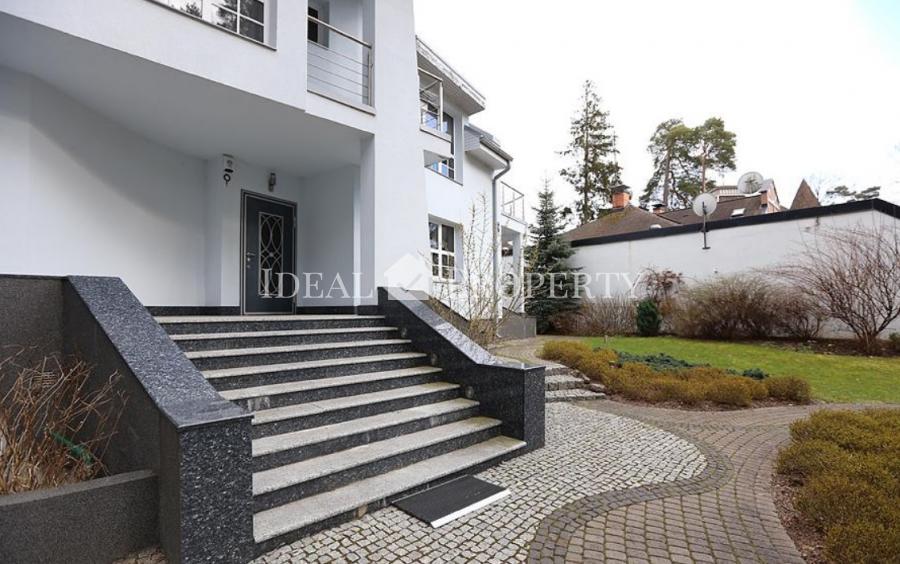 Предлагаем в долгосрочную аренду частный дом на 1-й линии с видом на сосны, дюны.