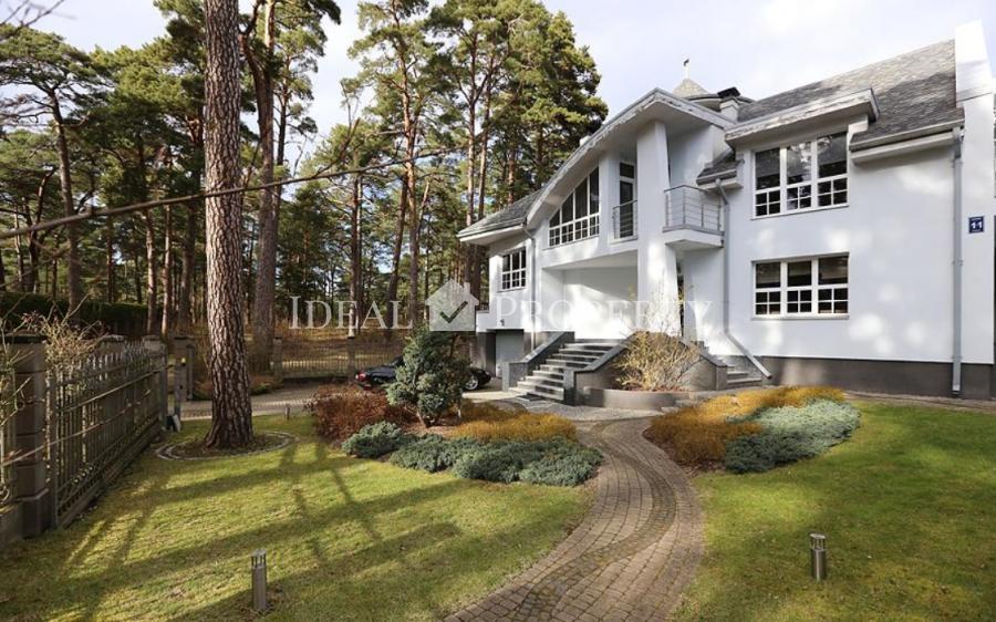 Предлагаем в долгосрочную аренду частный дом на 1-й линии с видом на сосны, дюны.