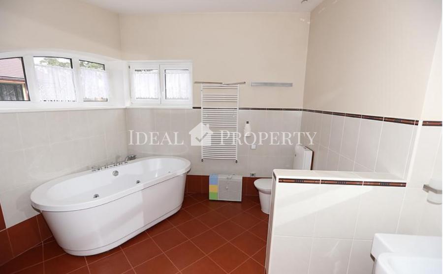 Предлагаем в долгосрочную аренду частный дом на 1-й линии с видом на сосны, дюны.