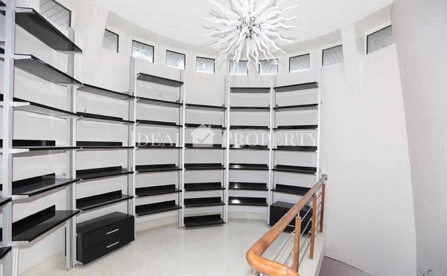 Предлагаем в долгосрочную аренду частный дом на 1-й линии с видом на сосны, дюны.