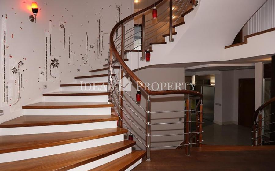 Предлагаем в долгосрочную аренду частный дом на 1-й линии с видом на сосны, дюны.