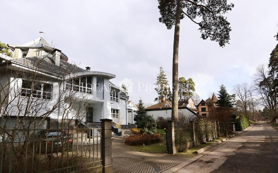 Предлагаем в долгосрочную аренду частный дом на 1-й линии с видом на сосны, дюны.