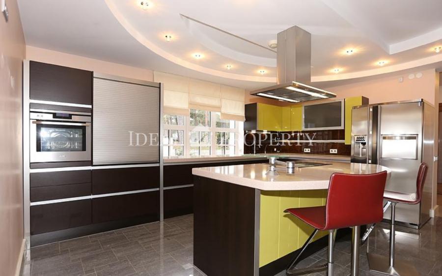 Предлагаем в долгосрочную аренду частный дом на 1-й линии с видом на сосны, дюны.