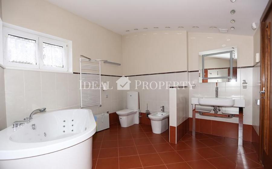 Предлагаем в долгосрочную аренду частный дом на 1-й линии с видом на сосны, дюны.