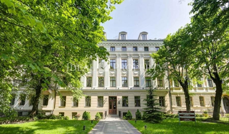 Apartment for rent in a front building in Riga silent centre, embassy district. 