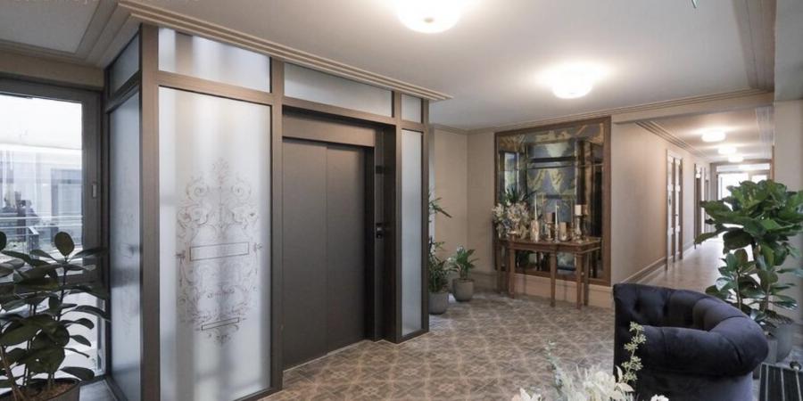 Предлагается квартира в отреставрированном фасадном доме, в Тихом центре посольского района. Предлагается квартира в отреставрированном фасадном доме, в Тихом центре посольского района.