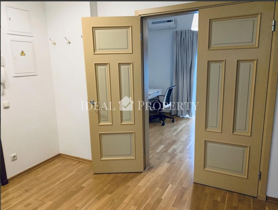 For rent 2-bedrooms apartment in the renovated building in Quite center .