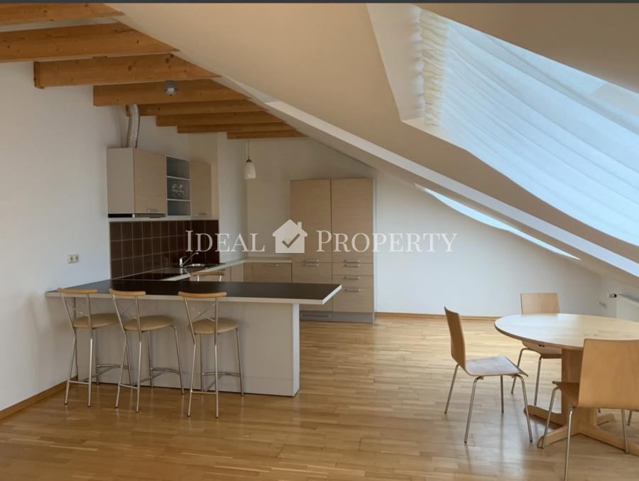 For rent 2-bedrooms apartment in the renovated building in Quite center .