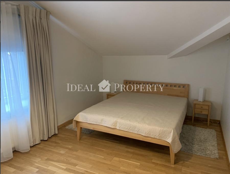 For rent 2-bedrooms apartment in the renovated building in Quite center .