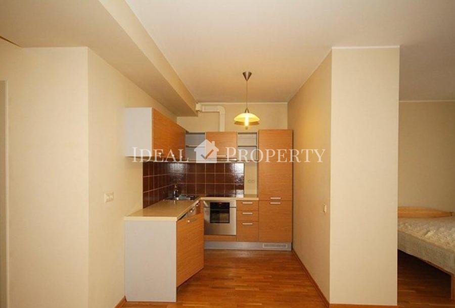 Fully furnished Studio apartment in the Embassy area. 