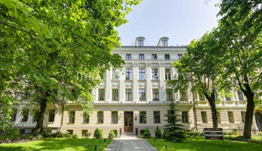 Apartment with 2 bedrooms in Riga silent centre, embassy district. 