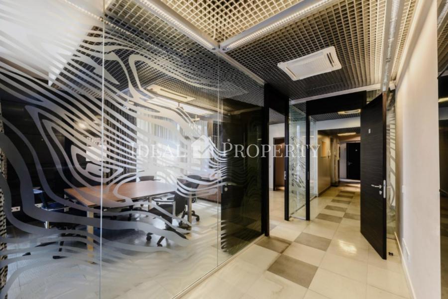 Office - a commercial premise on the second floor in a prestigious area in the center of Riga.