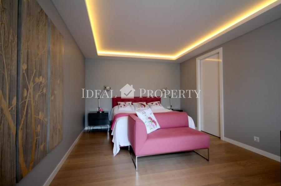 For rent three room apartment in elite apartment house in Aleksandra project.