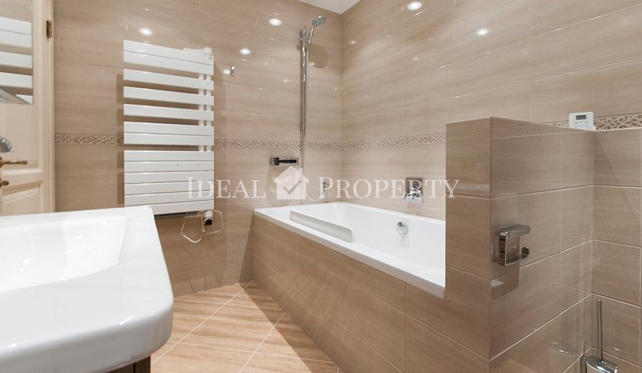 For rent Two bedroom apartment in the quiet center just after major renovation in Aleksandra project.