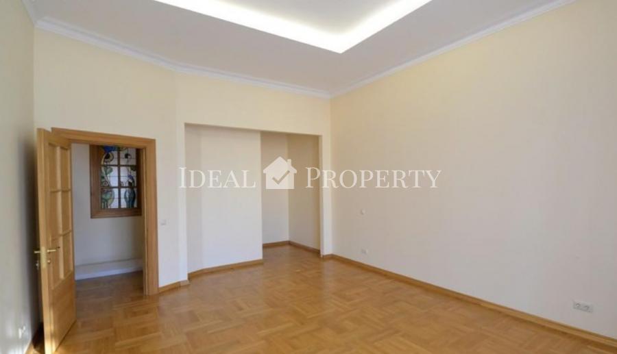 Luxury apartment in the quiet center of Riga clouse to the British Embassy.